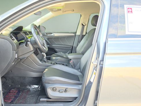 Used 2024 Volkswagen Tiguan SE AWD/4WD image 18