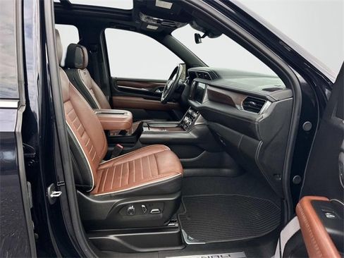 Used 2024 GMC Yukon XL Denali Ultimate image 11