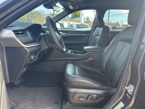 New 2026 Jeep Grand Cherokee L Limited w/ Limited Altitude Package AWD/4WD image 14