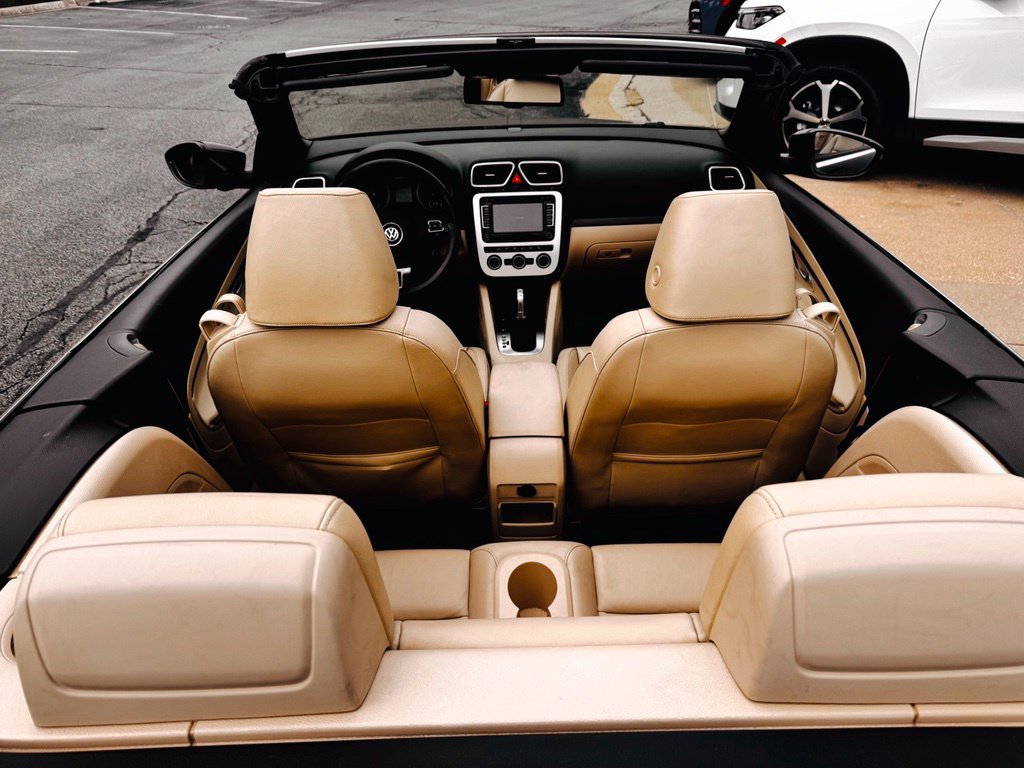 Used 2015 Volkswagen Eos Executive FWD image 17