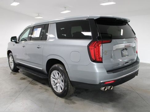 Used 2024 GMC Yukon XL Denali RWD image 7