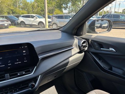 Used 2025 Chevrolet Equinox LT FWD image 36