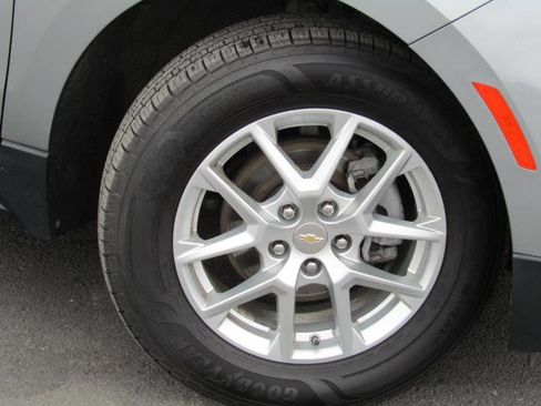 Used 2023 Chevrolet Equinox LT w/ Driver Convenience Package image 5