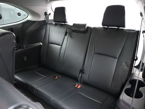 Used 2024 Toyota Highlander XLE image 16