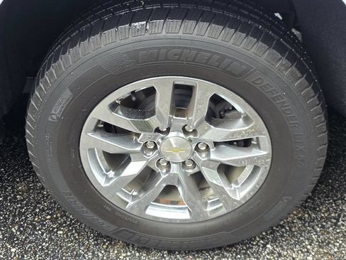 Used 2021 Chevrolet Suburban LT RWD image 38