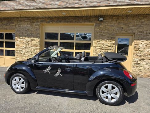 Used 2007 Volkswagen Beetle Convertible w/ Package 1 FWD image 3
