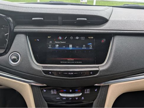Used 2018 Cadillac XT5 AWD image 28
