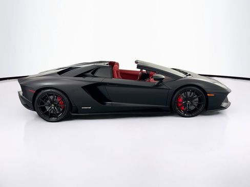 Used 2018 Lamborghini Aventador S image 4