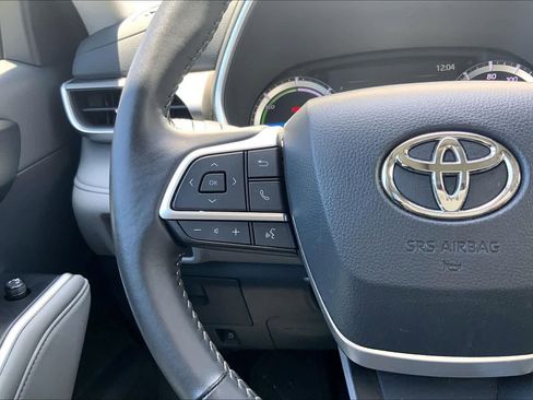 Used 2025 Toyota Highlander XLE AWD/4WD image 24