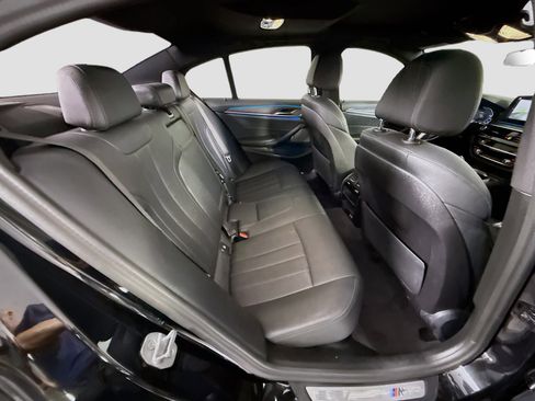 Used 2023 BMW 530e w/ M Sport Package image 27