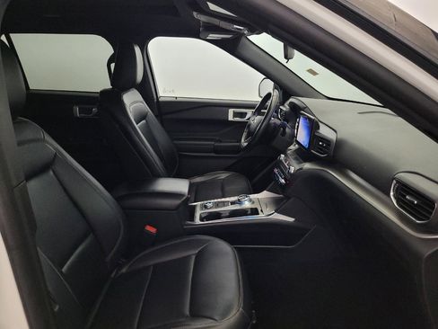 Used 2020 Ford Explorer XLT w/ Equipment Group 202A AWD/4WD image 21