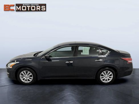 Used 2014 Nissan Altima 2.5 S FWD image 3