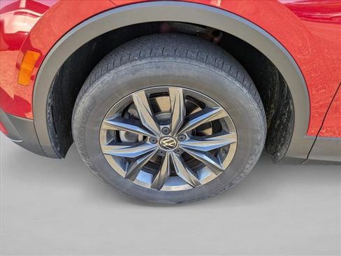 Used 2022 Volkswagen Tiguan SE AWD/4WD image 10