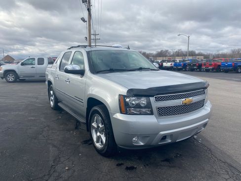 Used 2013 Chevrolet Avalanche LTZ image 3