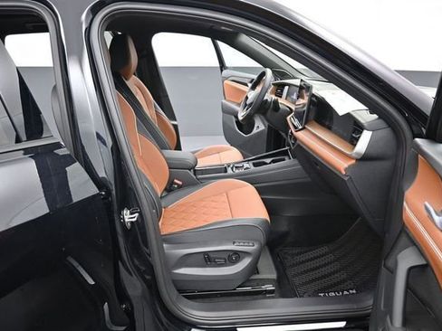 New 2026 Volkswagen Tiguan SEL R-Line AWD/4WD image 14