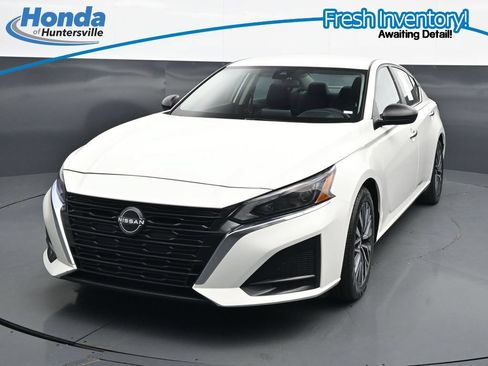 Used 2025 Nissan Altima 2.5 SV FWD image 4