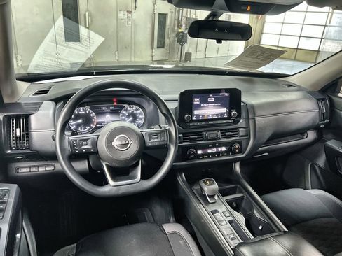 Used 2024 Nissan Pathfinder S w/ Cargo Package image 18