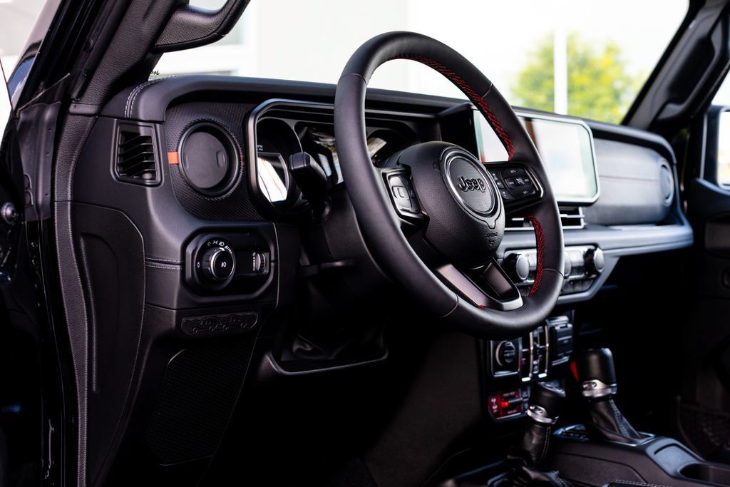 Used 2024 Jeep Wrangler Unlimited Rubicon AWD/4WD image 18