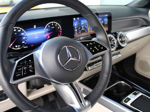 Used 2025 Mercedes-Benz GLB 250 4MATIC image 27