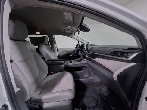 Used 2024 Toyota Sienna LE image 31