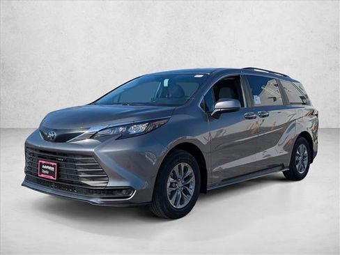 New 2026 Toyota Sienna LE image 1