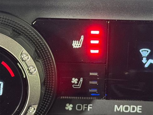 Used 2025 Toyota Tacoma Trailhunter image 30