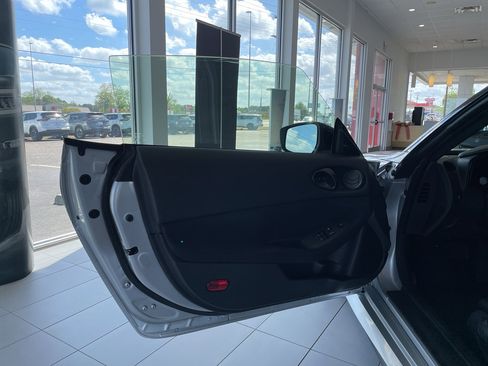 Used 2025 Nissan Z Sport w/ Floor Mat Package image 8