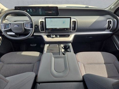Used 2025 Ford Expedition Active RWD image 9