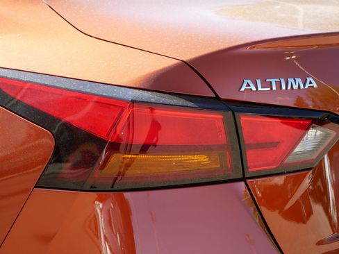 Certified 2022 Nissan Altima 2.5 SR FWD image 17