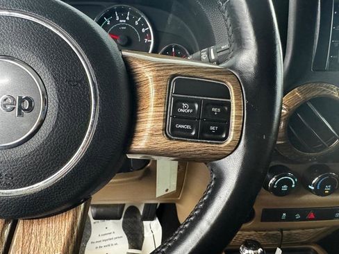 Used 2018 Jeep Wrangler Unlimited Sahara AWD/4WD image 18