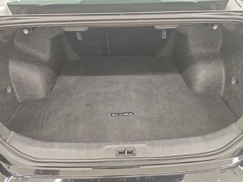 Used 2025 Nissan Altima 2.5 SV FWD image 15