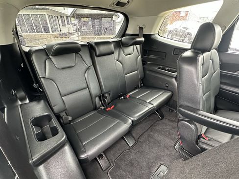 Used 2024 Kia Telluride EX w/ EX Captain's Chair Package image 18