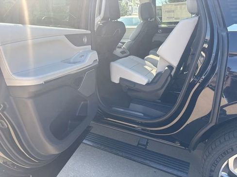 New 2026 Lincoln Navigator L Reserve AWD/4WD image 37