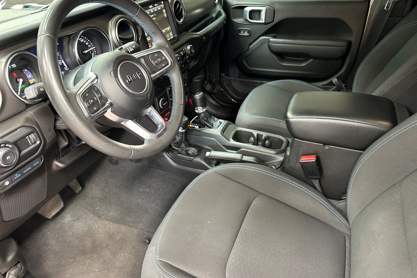 Used 2023 Jeep Wrangler Unlimited Rubicon 4xe AWD/4WD image 13
