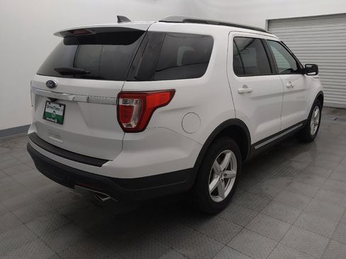 Used 2018 Ford Explorer XLT image 9