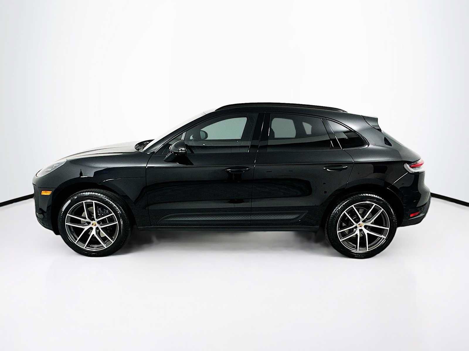 Certified 2026 Porsche Macan AWD/4WD image 2