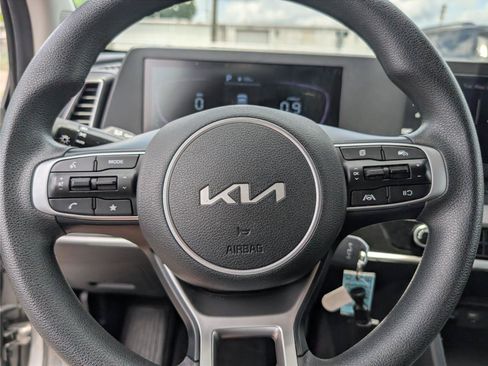 Used 2025 Kia Sportage LX FWD image 23