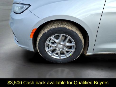 New 2026 Chrysler Pacifica Select FWD image 10
