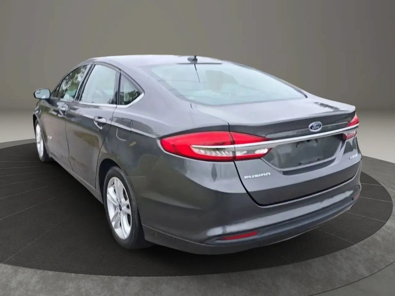 Used 2018 Ford Fusion S FWD image 4