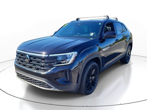 Used 2025 Volkswagen Atlas Cross Sport SE image 3