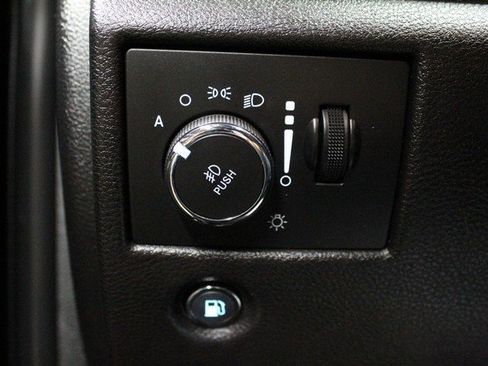 Used 2020 Jeep Grand Cherokee Altitude image 22