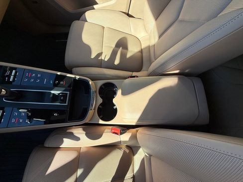 Certified 2025 Porsche Macan image 18