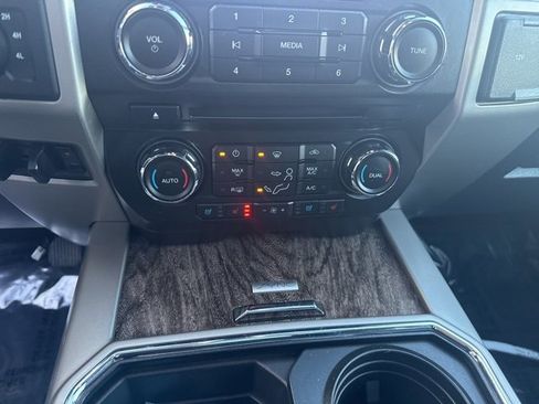 Used 2017 Ford F350 Lariat image 28