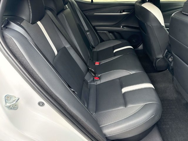 Used 2025 Toyota Camry SE FWD image 9