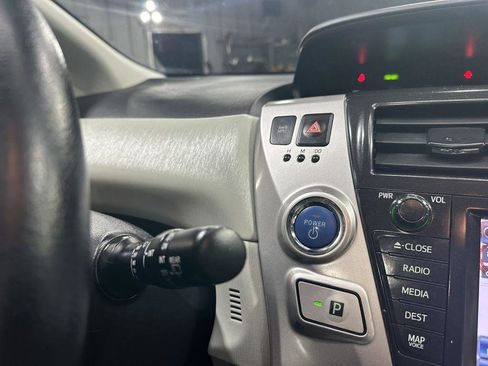 Used 2013 Toyota Prius V Five image 17