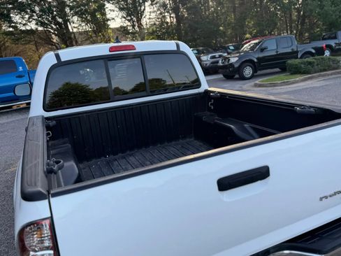 Used 2014 Toyota Tacoma PreRunner w/ SR5 Package RWD image 6