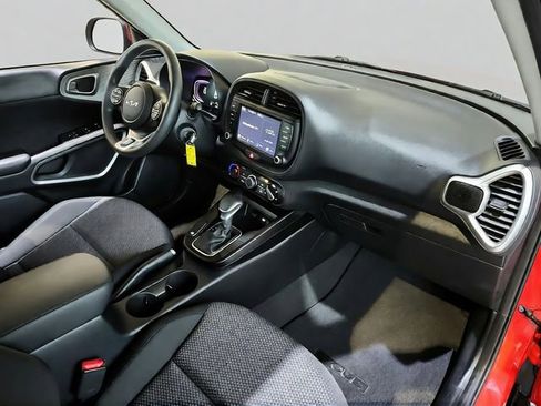 Certified 2025 Kia Soul LX FWD image 20