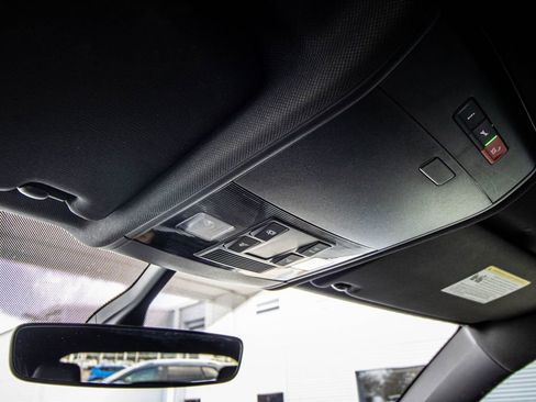 Used 2020 Volkswagen Atlas Cross Sport SE image 31