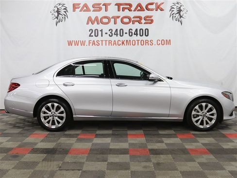 Used 2018 Mercedes-Benz E 300 4MATIC image 4