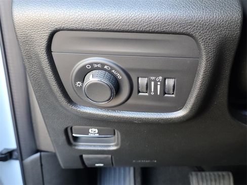 New 2025 Jeep Grand Cherokee Altitude image 25